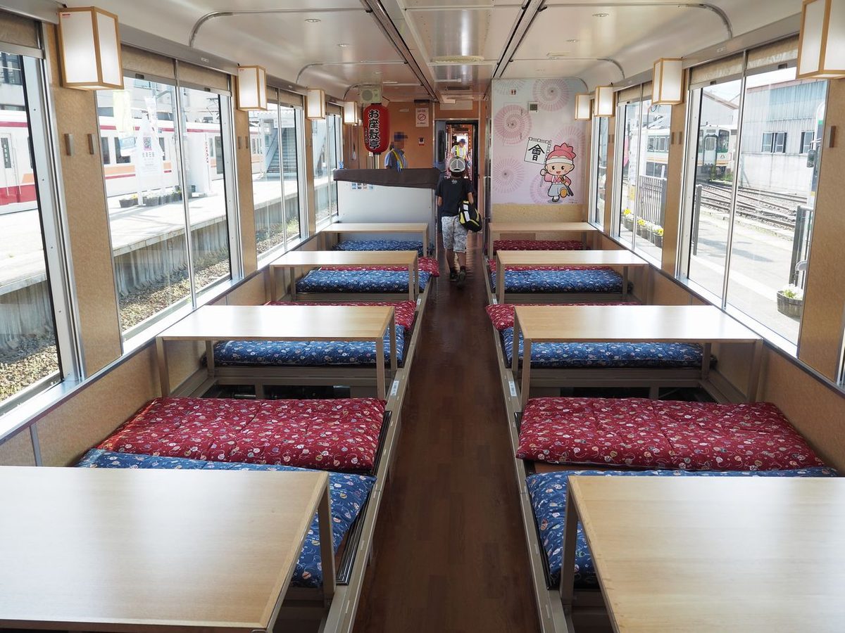 会津若松駅 出発（お座トロ展望列車） 写真2
