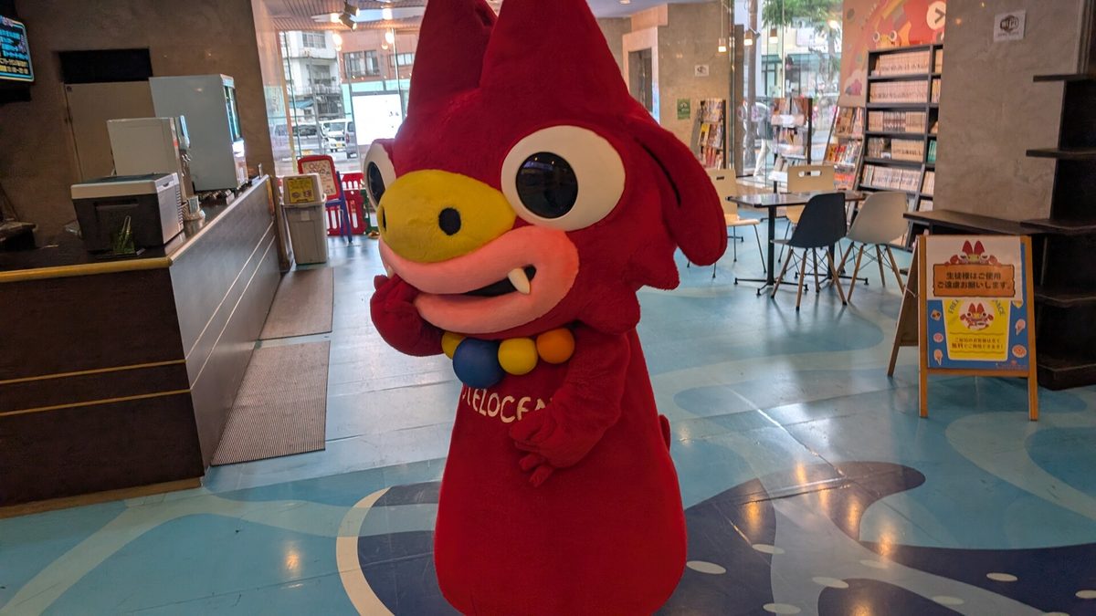 ホテルオーシャンのマスコット。ロビーが完全に子ども向けです
