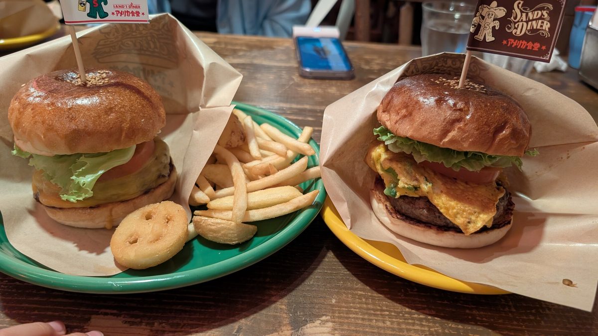 沖縄の豚肉を使ったハンバーガー